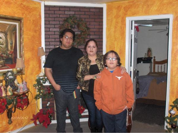 rosajurado's tweet photo. @rosajurado @galileamontijo Mis Hijos y Yo!!! http://t.co/2SFG0uvd