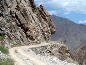 Dunloptyres_SA's tweet image. Fairy Meadows Road sounds innocuous enough, but this mountain pass is more manic than magic. Would you #daretodrive?