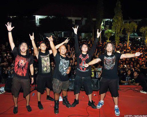 A Miles Of Ruins tweet media