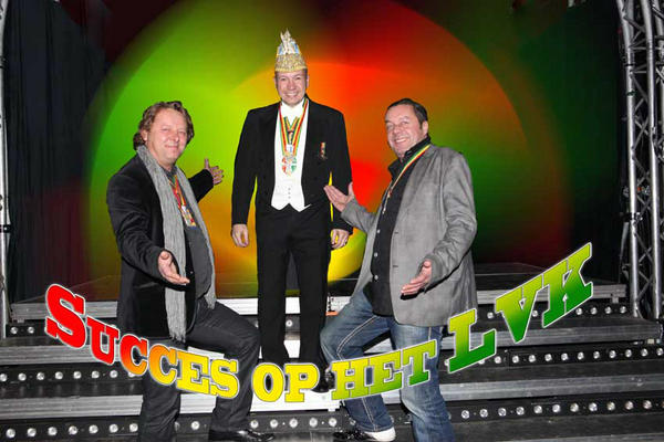 Cyrielle, John, Gian Zo sjtaont geen in de etalaasj