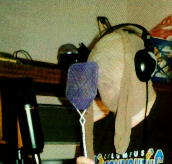 chofomalacates's tweet image. No pop filter? Not a problem! @wicholopez @utzaudio @danylopezmusic