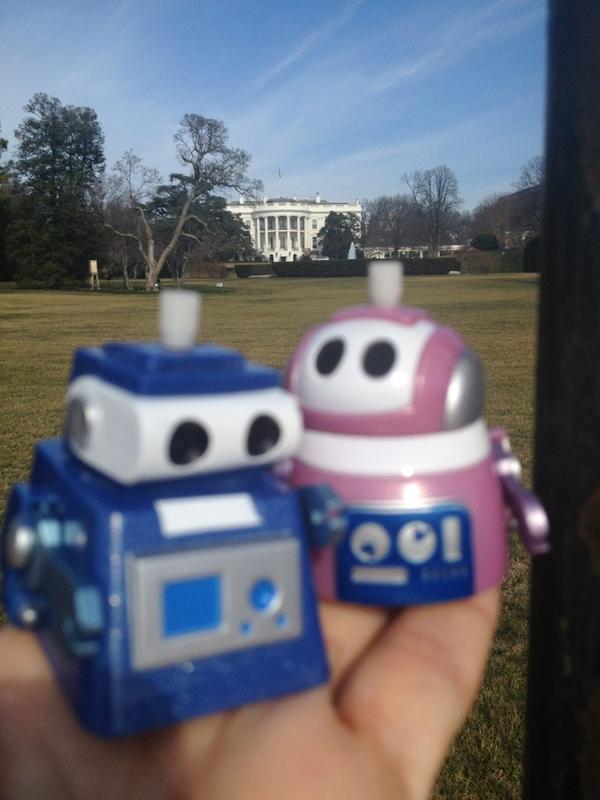 BexAldo's tweet image. @Aldosr6 @mollyamber @sydneyamee Have Robot, will travel. #RobotAdventures