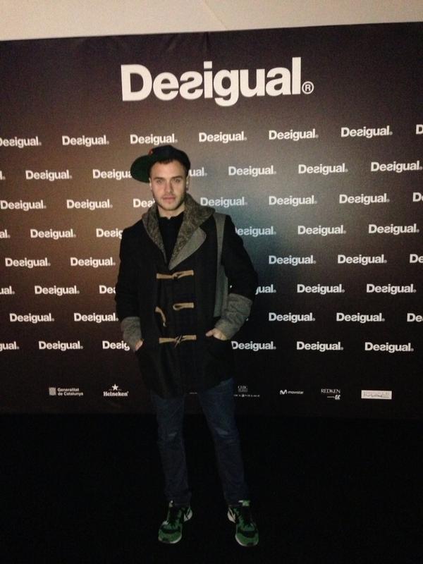 adrirodriguez8's tweet photo. En el desfile de @desigual http://t.co/0B7kNVDq