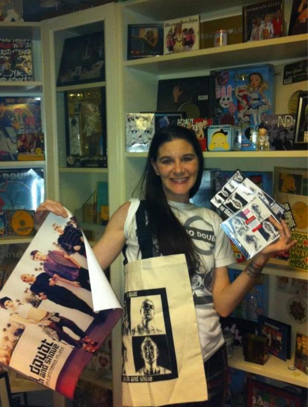 Want to add a #PushAndShove prize pack to YOUR @NoDoubt collection? RT now for a chance to win!