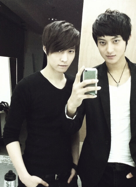 Zo On Twitter Predebut Lay And Tao Selca Adlfjalgha Dha Http T Co 34kzn7fg