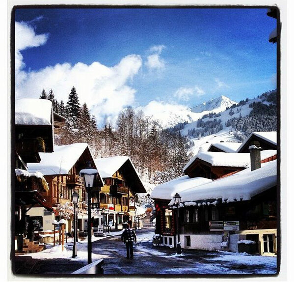 sdesrefuses's tweet photo. Seguimos viajando. Nuestra creativa @paulalopez3 se ha desplazado hasta Gstaad (Suiza) para inspirarse. http://t.co/Ds9eeqrx