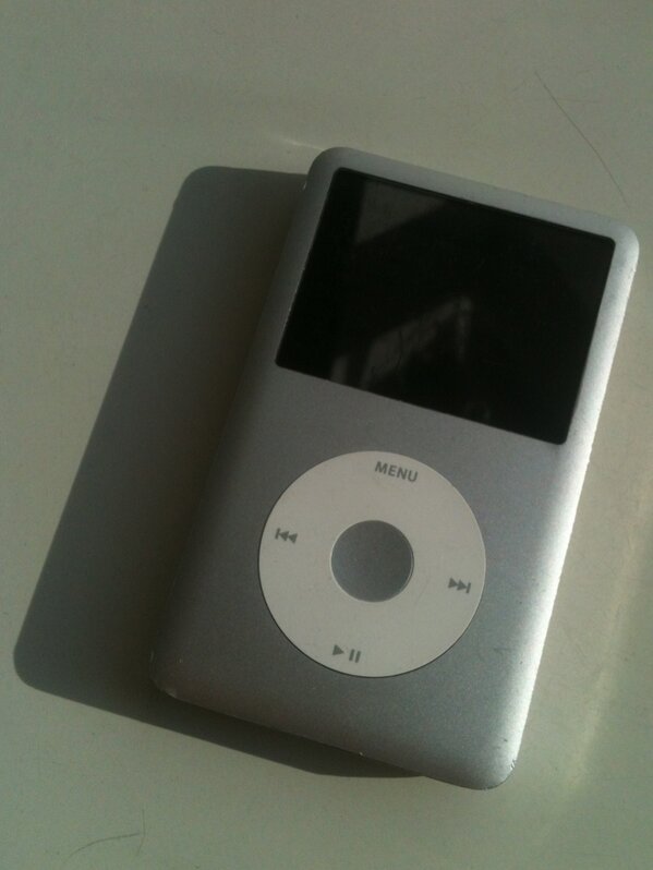 Hei! Kā būtu ar vienu iPod priekš kāda, kurš to ir pazaudējis..? Nav problēmu -