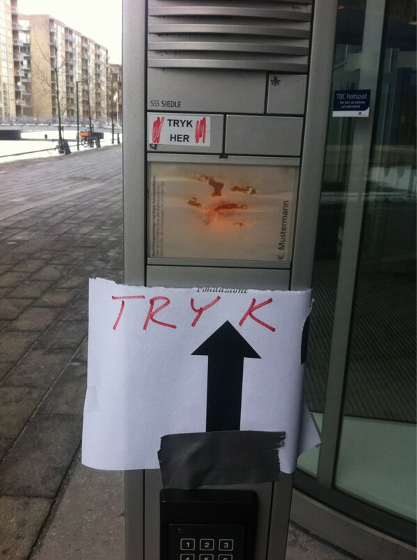 starfarm's tweet image. Always interesting when people try to cope with questionable design #copingstrategy #pressbutton