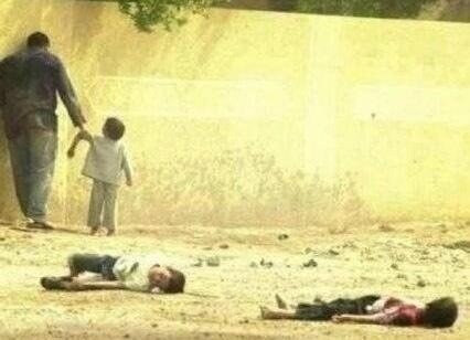 222_tote's tweet photo. #سورياأب لم يستطيع أن يرى أولاده قتلى ، فأخذ ولده الثالث ووضع وجهه على الجدار ليبكي !!
اللهم ارنا في بشار عجائب قدرتكhttp://t.co/cdU54cv2