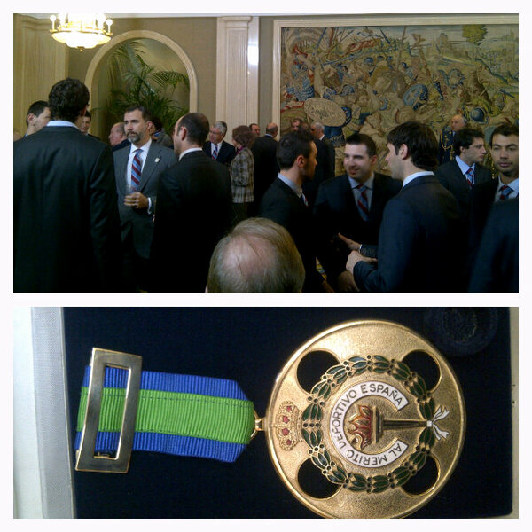 Medalla al mérito deportivo!!!! :) ahora a celebrarlo en el hotel y luego Moncloa! Full equip!