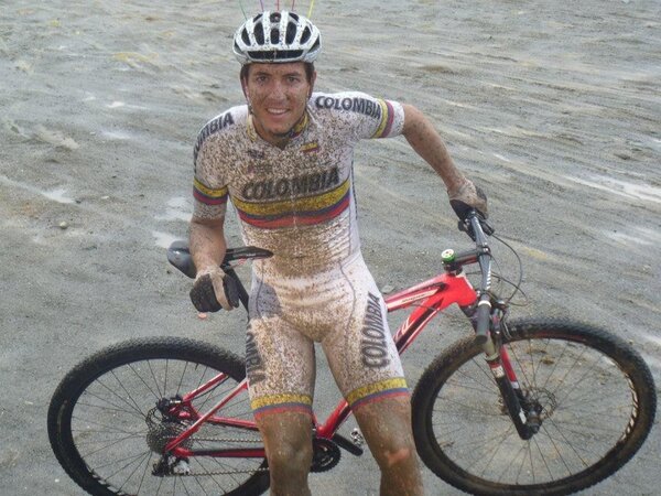 alzate968's tweet photo. Día de mtb http://t.co/uSw7Q1Zr