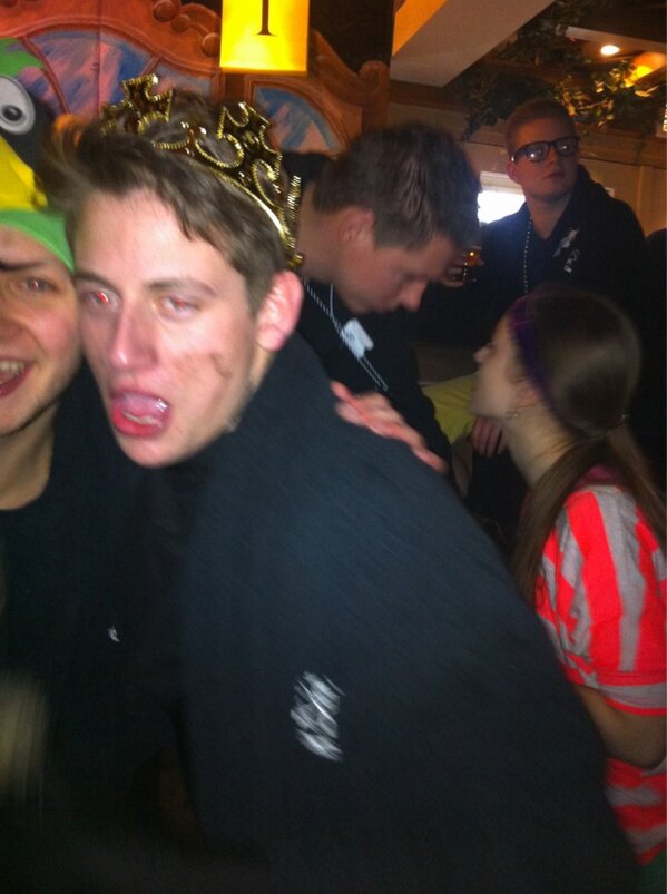 romystultiens's tweet photo. Schuttendag met als koning @pedrovandevoort http://t.co/0Fs0dZe8