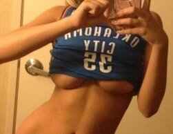 Thunder_Boobs's tweet photo. New pic to start off the week. Help spread the word and retweet this. #nbaboobs #Boobment #okcthunder #ThunderUp http://t.co/T0j2u8tD