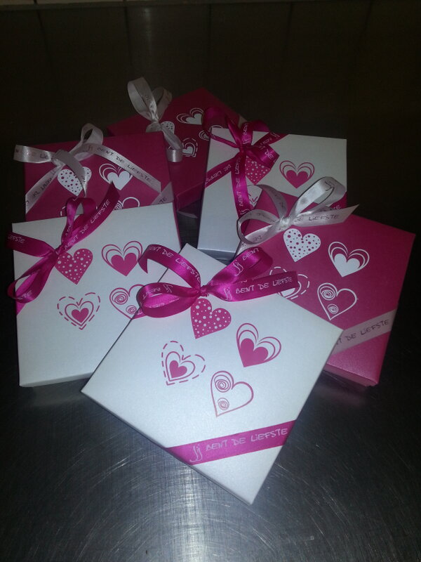 #joure #lemmer #valentijn  Tip voor valentijn. Doosje met eigengemaakte bonbons. Natuurlijk bij Bakkerij Breimer.