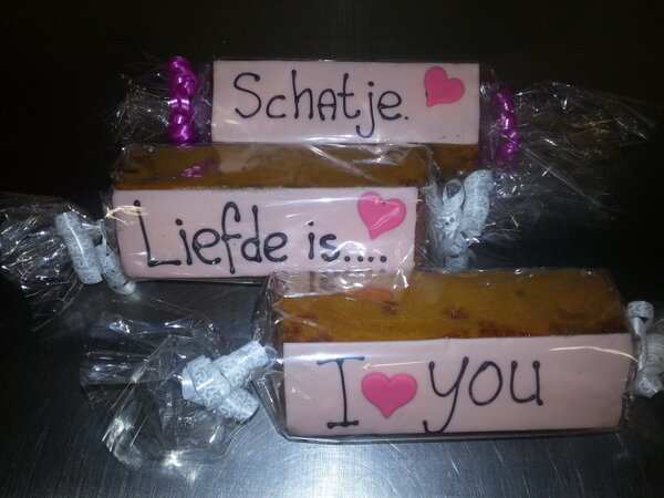 #joure #lemmer #valentijn Tip voor valentijn. Lekkere cake met tekst. Natuurlijk bij Bakkerij Breimer.