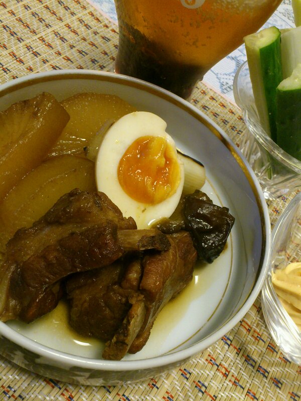 スペアリブのプルーン煮込み！半熟味たまも一緒に♪