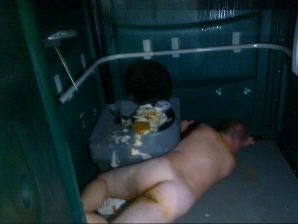 Toilet FAIL #FestivalFAIL (Via <a href="/GlastoWatch/">GlastoWatch</a>)