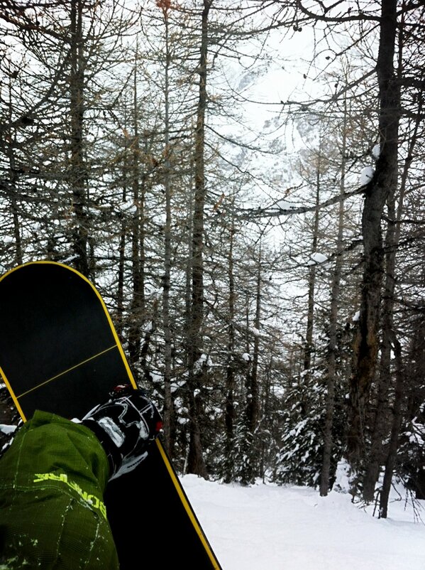 HALclothing's tweet photo. Beautiful powder day on the hill.shredding the tree runs. #snow #snowboarding #powder #pow #happyaslarry http://t.co/iUkx58Ah