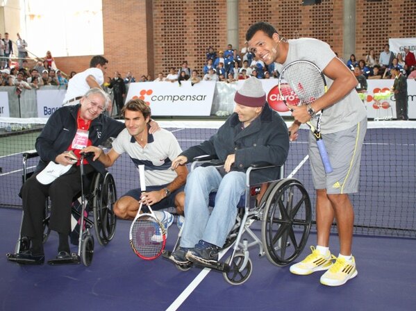 ¡¡Que bueno iniciar la semana recordando el carisma de #Federer  y #Tsonga !!