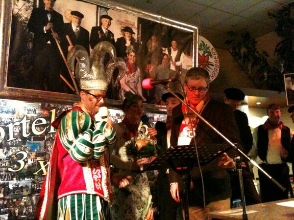 Net hebbe Nar Jeroen I en @antoin_scholten 't broédspaar getrouwd in d'n Bookend. Noow op waeg nao Hôlt-Bliërick.