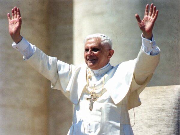 HuberMarioC's tweet image. Benedicto XVI renuncia a  partir del 28 de febrero a la silla de Pedro.