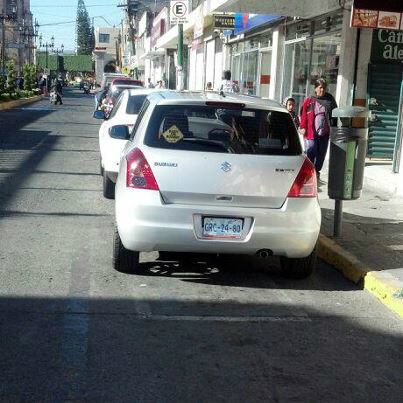 MoroleonGto's tweet photo. El director de Comunicación de Presidencia Moroleón estacionado en zona de minusválidos @diasiete @periodicoAlDia http://t.co/elMnlPCa