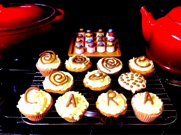 leejackgregg's tweet photo. @gemgem_lo Call in for some Cupcakes tomorrow! :) #ImOnARoll http://t.co/1xn8g9km