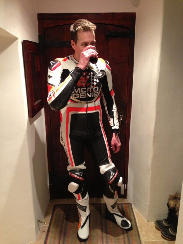 CFMotorsport75's tweet photo. New Rewin suit for @motogenie designed and supplied by @CFMotorsport75 http://t.co/utRGUhqP