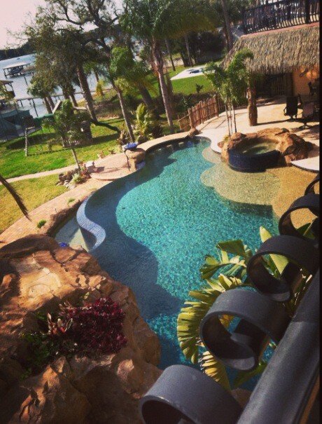 sierraschloss's tweet image. Wishing i didnt have to work so i could lay here alll day🌞🌾 #beautifuloutside