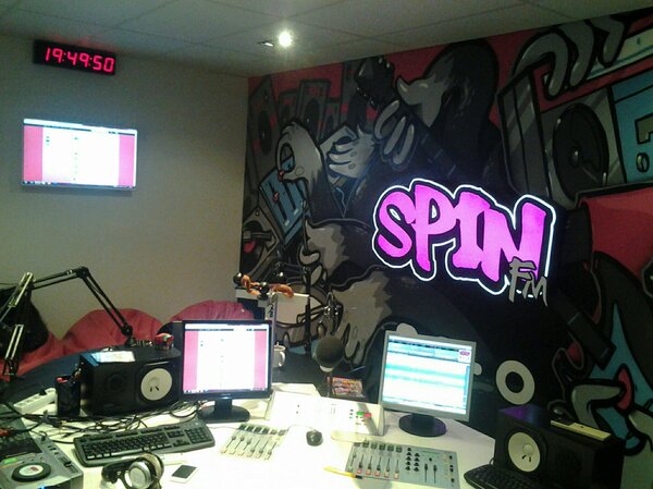 Fans dodas majas no @SpinFM90
