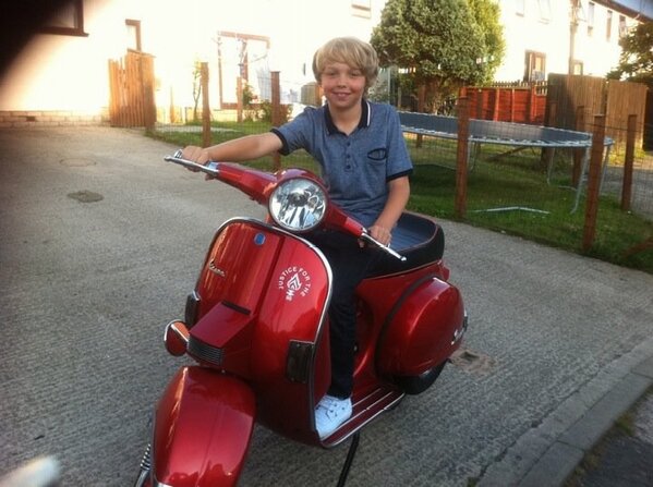 Baronvononone's tweet image. @Quadrophenia_uk my lad Liam on #myscoot