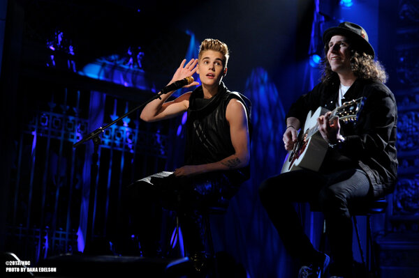 nbcsnl's tweet photo. One of our favorite pics of @justinbieber and @dankanter from this past weekend's show. #SNL http://t.co/G0dtywJg