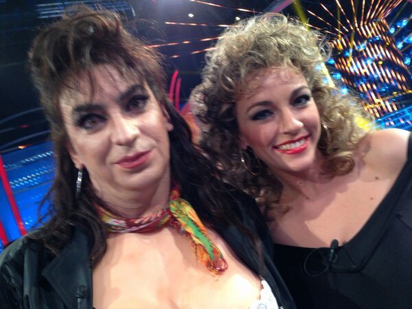 SSantiagosegura's tweet photo. Me gusta TCMS, siempre rodeado de bellas mujeres... http://t.co/zbvInQNn