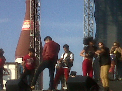 PRENSAFEELING's tweet photo. @chinoynacho CONCIERTO  CARNAVALES MANTA 2013 @FEELINGPROMUSIC @FEELING_RADIO http://t.co/85kLaDT2