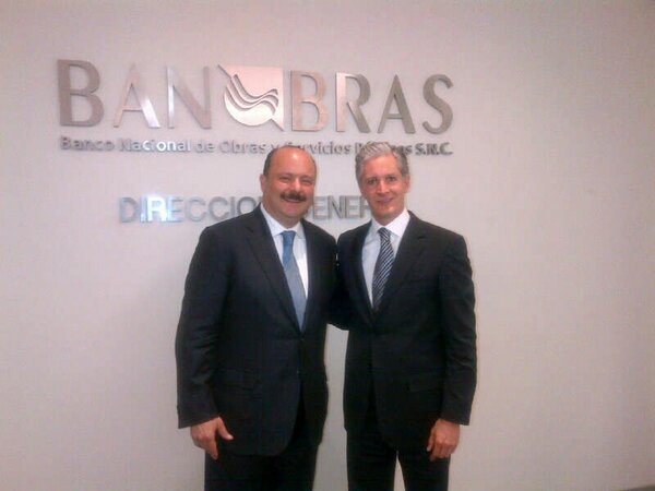 alfredodelmazo's tweet photo. Con mi amigo el Gobernador de #Chihuahua @GoberDuarte con quien revisamos algunos proyectos de #Infraestructura http://t.co/2t6oAp2j