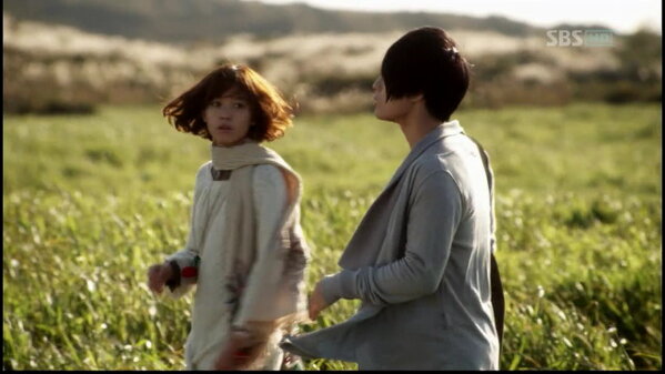 JaejunJJ_bot's tweet photo. 야- 누가 편지 넣으러 ���는데? 숨자. # Scene 넓은 들판 https://t.co/18fSAV9J