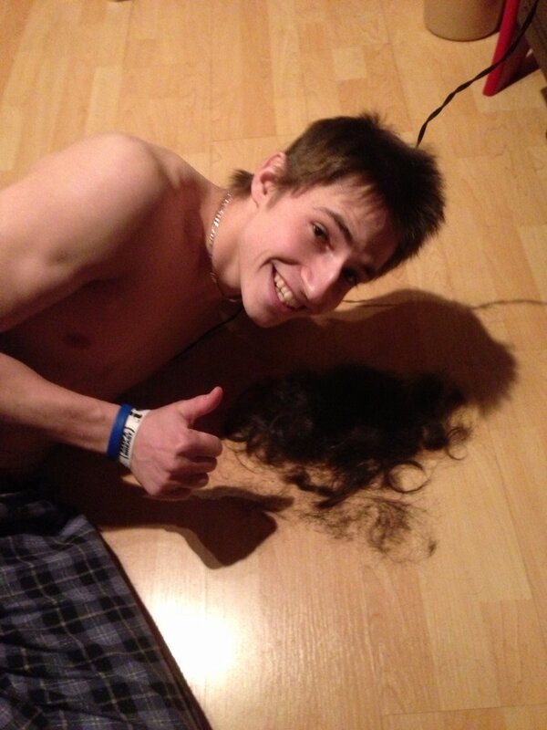 charley7171's tweet photo. @jaycamire51 ready for #gorillamask http://t.co/MKwDIMGN