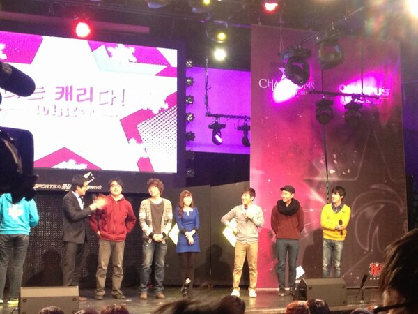babootingEG's tweet photo. 어제 친구랑 나는캐리다 용산에서 생방하는거 가봤는데 오랜만에 웃어보고 즐거웠다. 특히 2번판 그레이브즈는 정말 대박이었다 ㅎㅎ
다음에도 한다면 꼭! 꼭! 선착으로 빨리가야지 http://t.co/sRHKDoNq