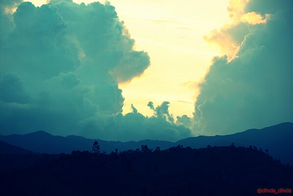 Awan nan elok di Danau Toba jepretan <a href="/dinda_dinda/">Adinda Lestari</a> membuat suasana hati lebih sejuk cc <a href="/DanauTobaku/">Danau Toba Indonesia</a> <a href="/danautoba_INDAH/">DanauTOBA_indah</a>