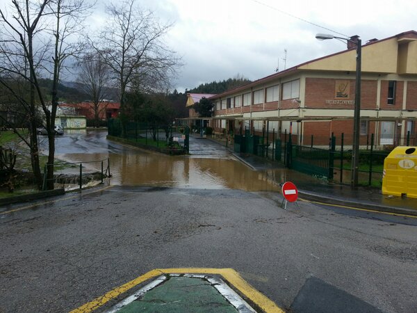 FOTOS La lluvia provoca importantes inundaciones en Castro Urdiales
