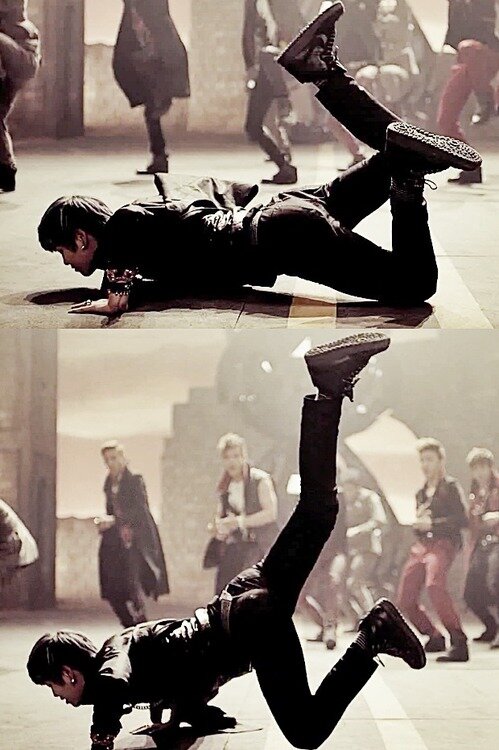 CZeloBAP96_'s tweet photo. B) "BAPIndonesia: Zelo doing Scorpion Dance in One Shot MV. This is just too perfect! (cr: rightful owner v: BAP_intl) http://t.co/uJErqph1"