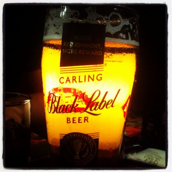 herman_lrx's tweet photo. #dros with @vetmanvndrnaam &amp;@Charlie_BrownSA en sheffie, #BlackLabel http://t.co/hczR5p0b