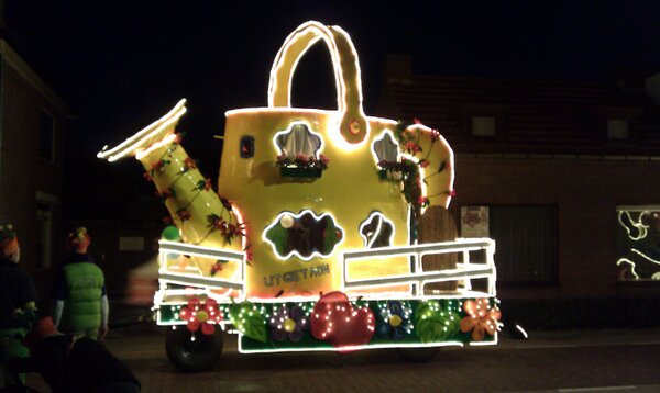 #Peeënrijk #lampkesoptocht #fijnfisjenie #dongen 19:30 vanavond.
Ff veurbeeldje 2011 komt alle