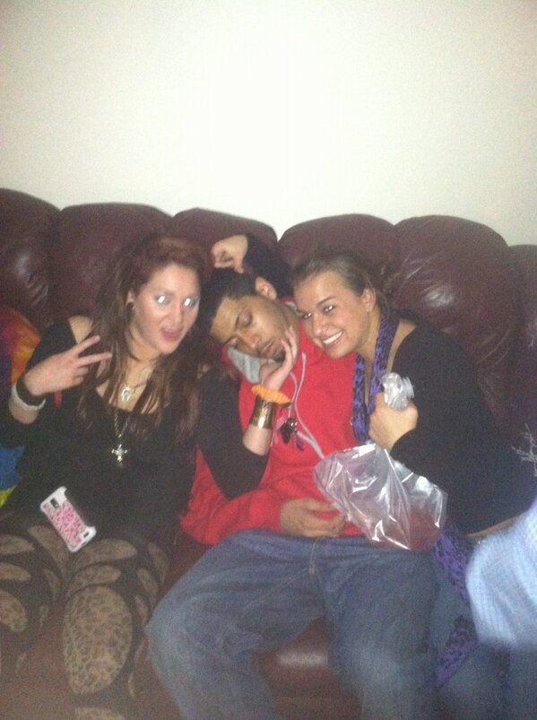 UKPassouts's tweet photo. Drinking wine.... #ThugLife http://t.co/T1hQ7xan