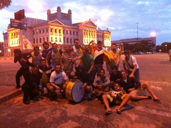 La hinchada copando Montevideo!