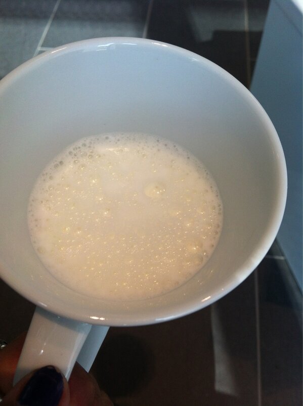 Lo_F1's tweet photo. Tomando leche como ternera... Lo mejor para esperar http://t.co/f0IPKLkz