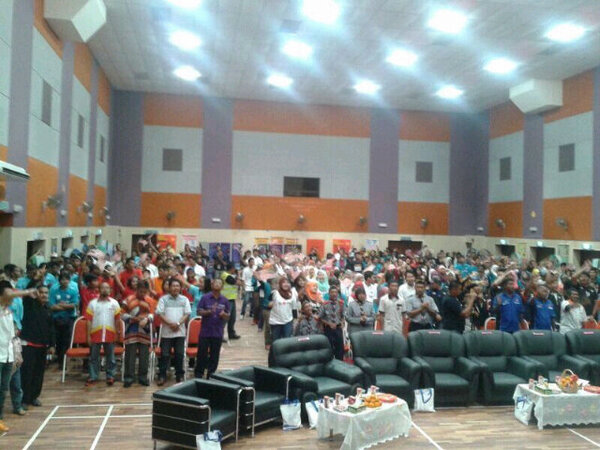 zeekay15's tweet photo. Syabas RT @JTransformasi: #RouteCD #JelajahAnakMalaysia Hebat sambutan d Kuala Langat. Tahniah pd orang Kuala Langat http://t.co/AALoqnjz