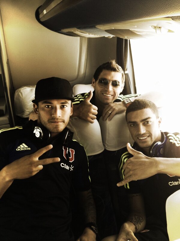 pepe13rojas's tweet photo. @charlesaranguiz @elmaga27...terminando de entrenar,vamos la "U" http://t.co/arFsUPET