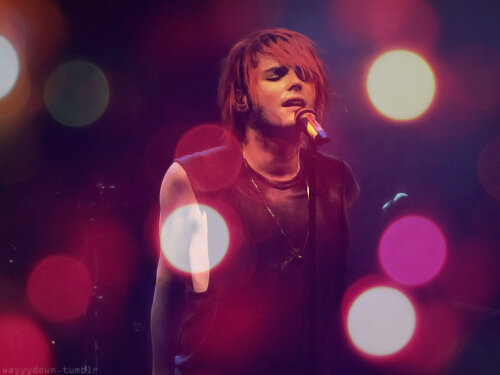 whaccck's tweet photo. gERARD WAY IS PRETTIER THAN THE PRETTIEST GIRL THAT EVER LIVED SPREAD IT http://t.co/l2deBApq