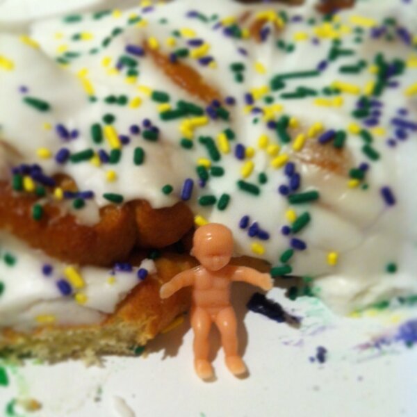 gardenandgun's tweet photo. Thanks @mannyrandazzo for sending us the King Cake. Happy Mardi Gras http://t.co/ABWXGFFO